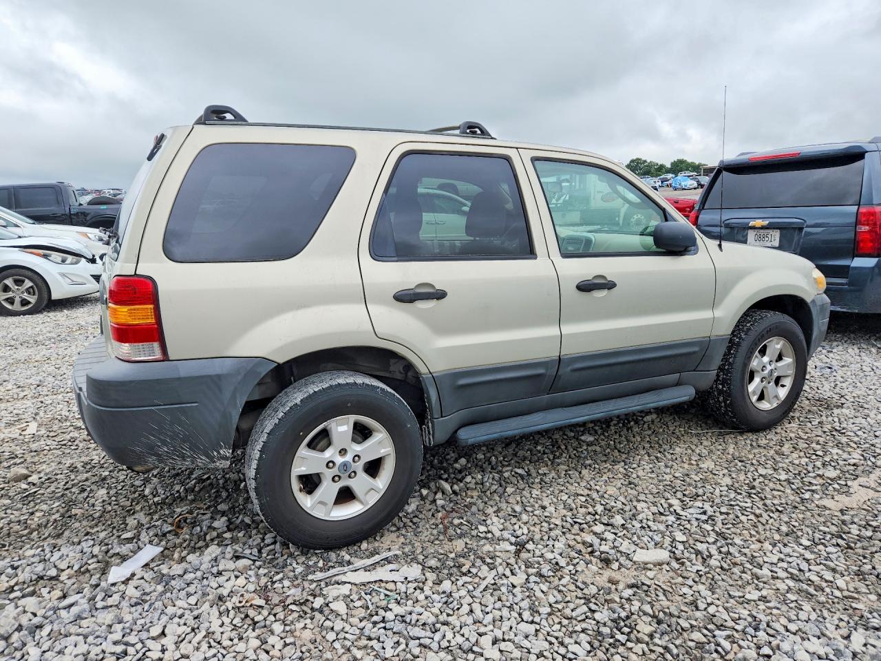 2005 Ford Escape Xlt Tan vin: 1FMYU03175KB46138