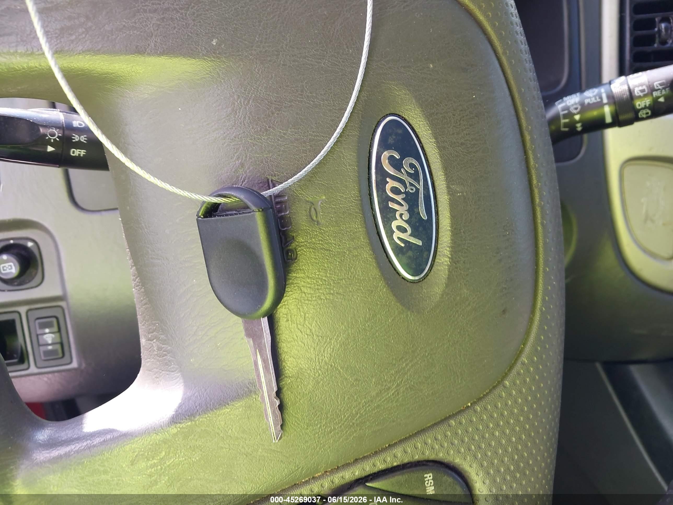 2006 Ford Escape   Красный vin: 1FMYU03176KB37666