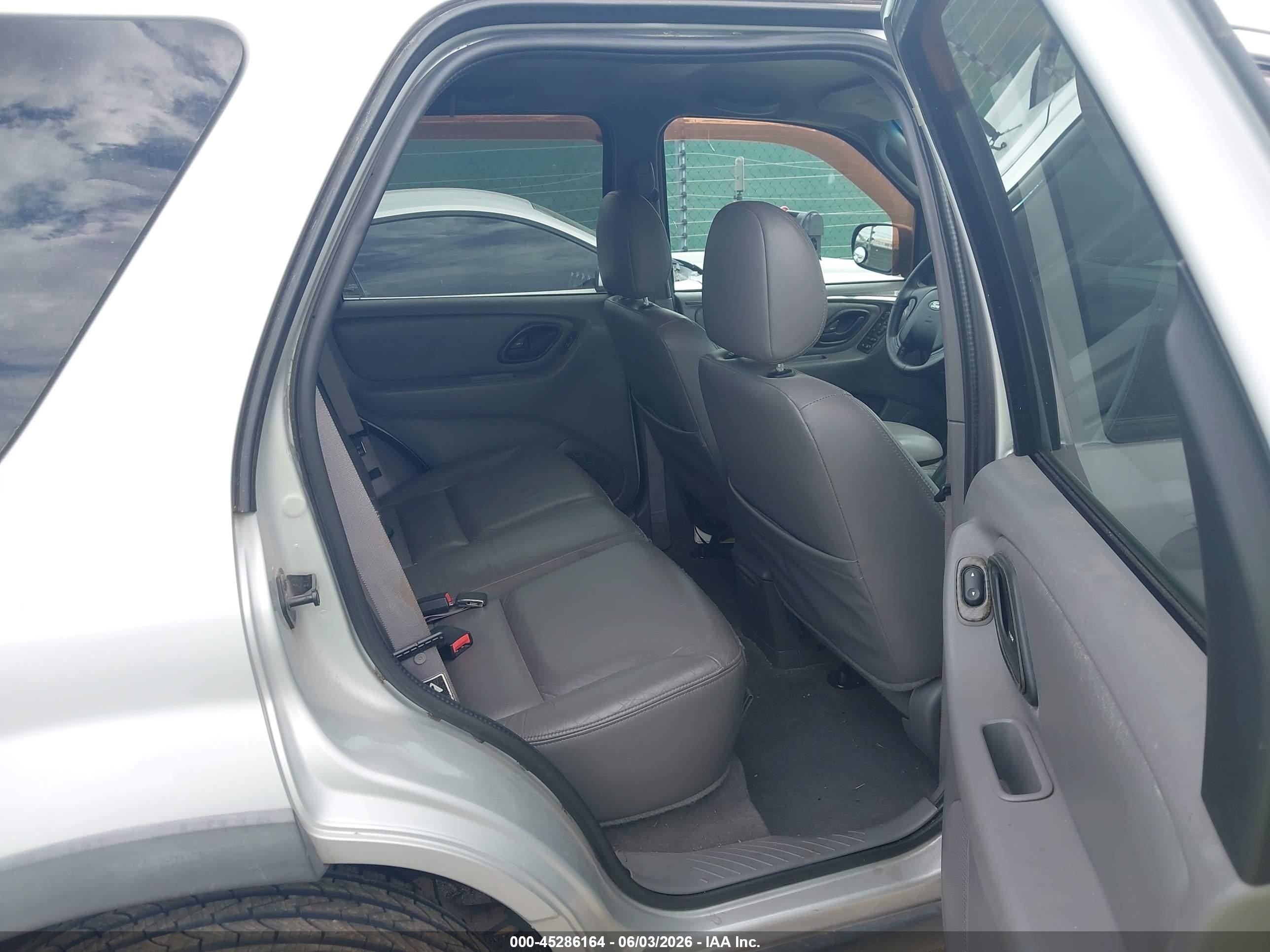 2002 Ford Escape Xlt Silver vin: 1FMYU03182KA38767