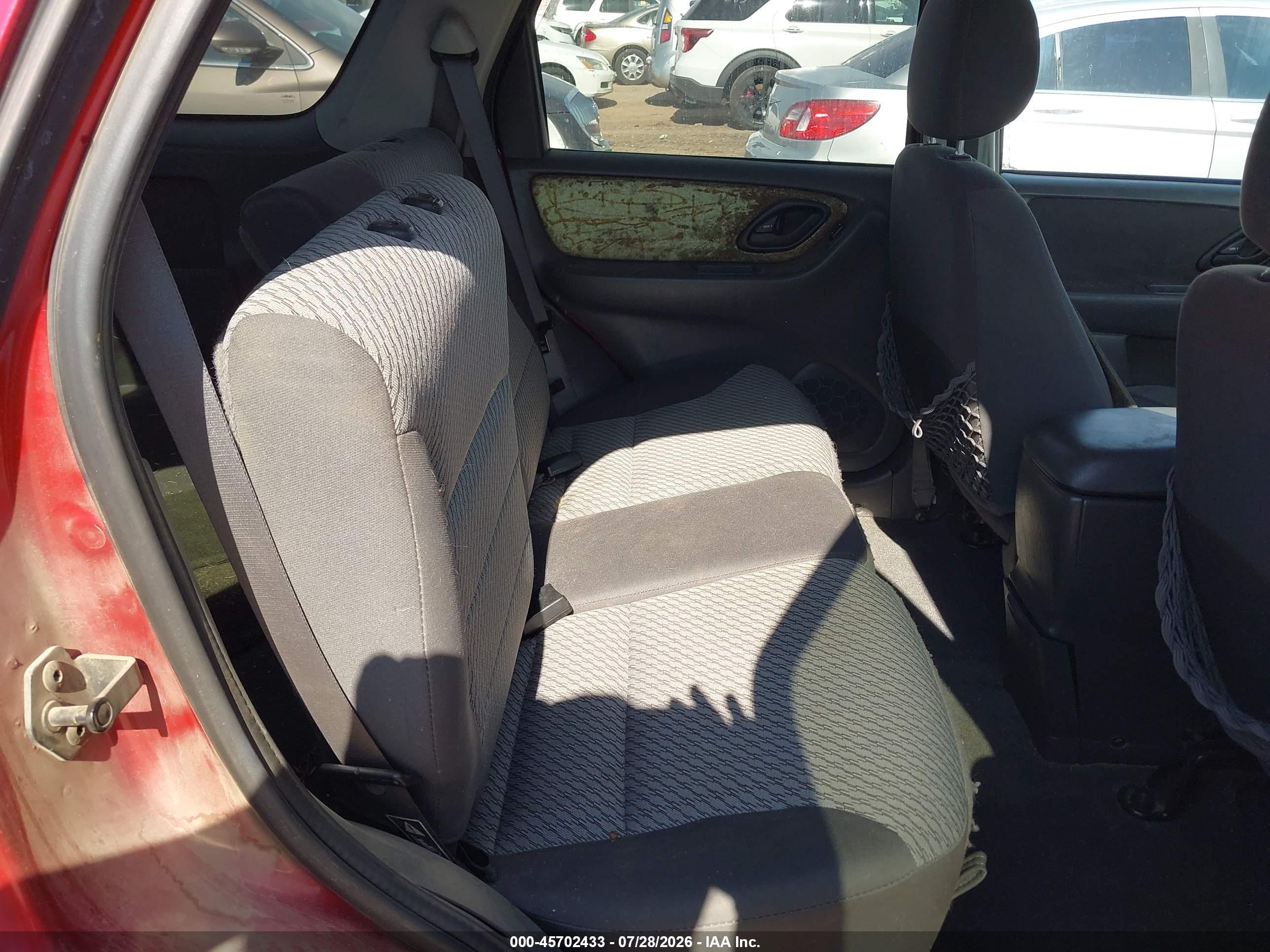 2004 Ford Escape Xlt Red vin: 1FMYU03184KA41400