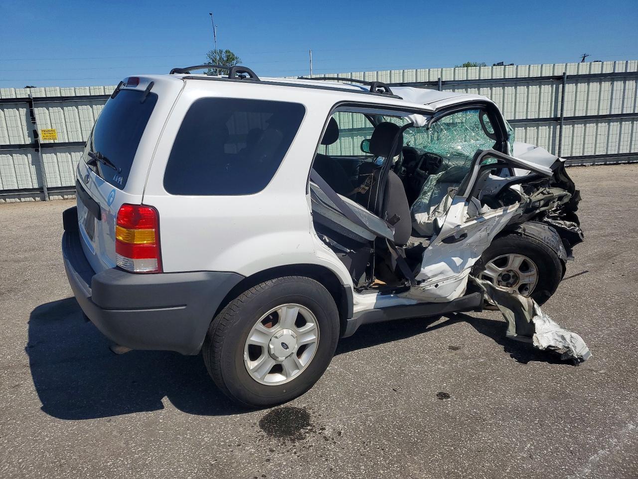 2004 Ford Escape Xlt Белый vin: 1FMYU03184KA95263