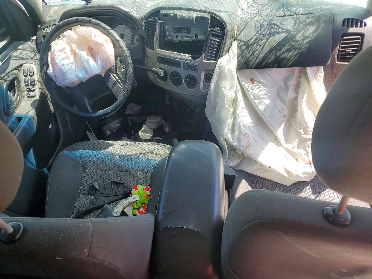 2004 Ford Escape Xlt Белый vin: 1FMYU03184KA95263