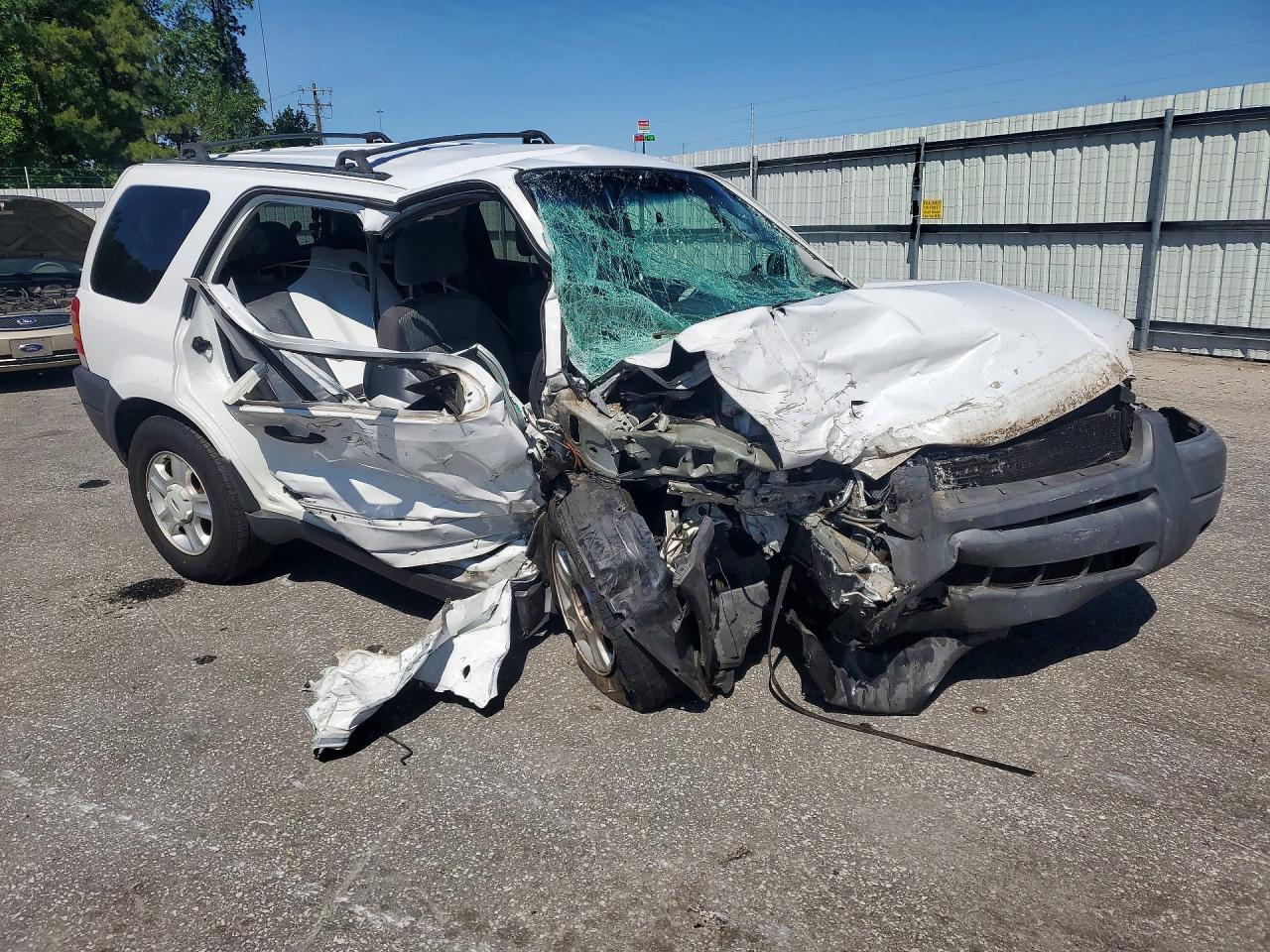 2004 Ford Escape Xlt Белый vin: 1FMYU03184KA95263