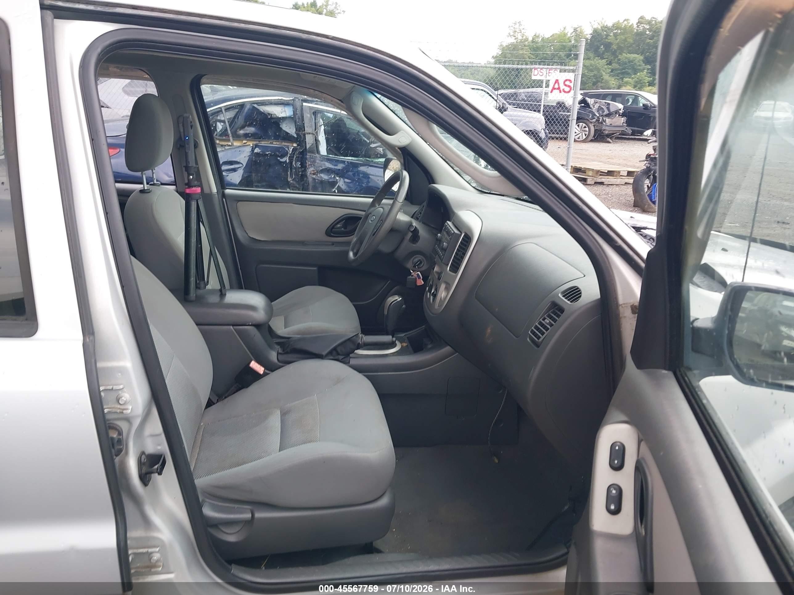 2005 Ford Escape Xlt Silver vin: 1FMYU03185KB28666