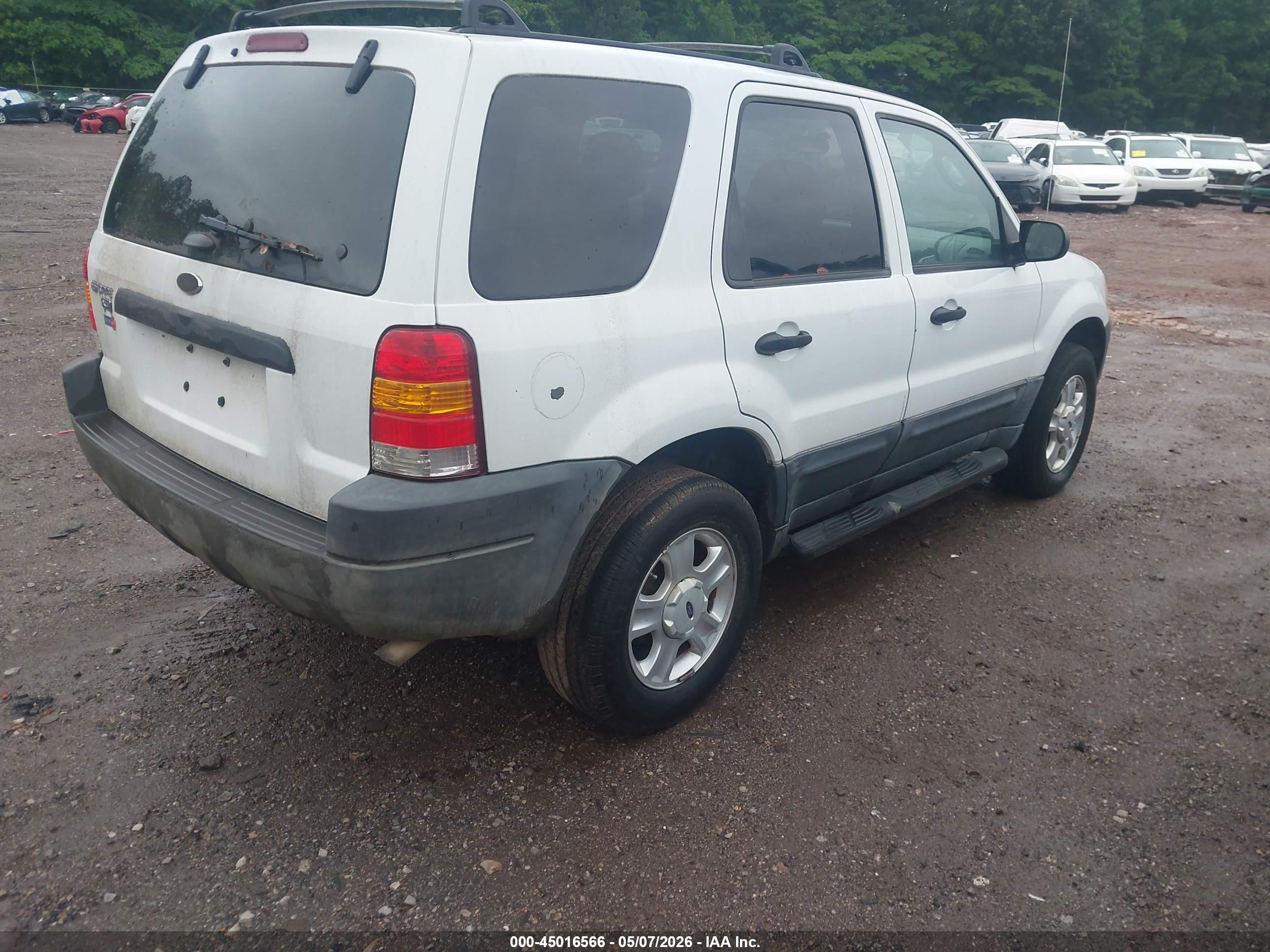 2004 Ford Escape Xlt White vin: 1FMYU03194KA63759