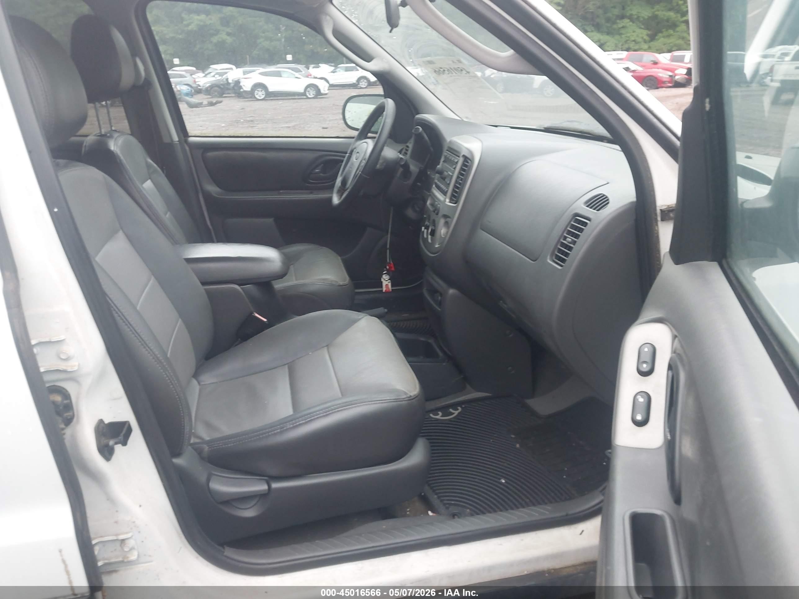 2004 Ford Escape Xlt White vin: 1FMYU03194KA63759