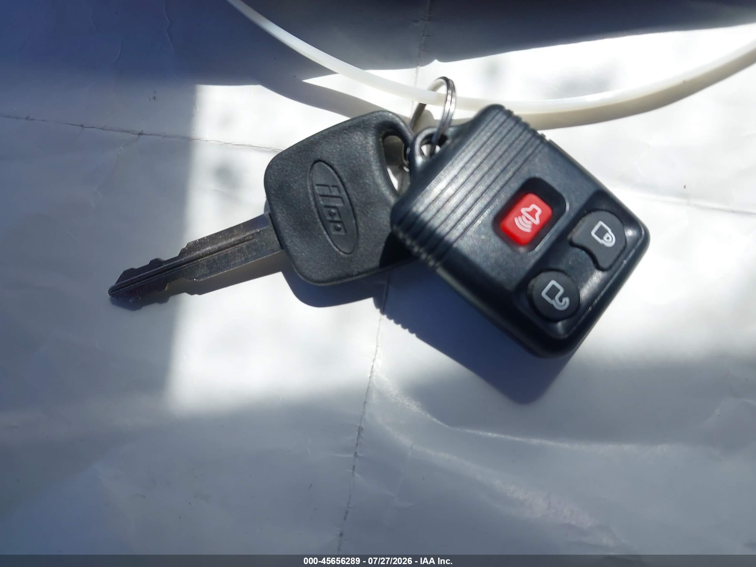 2003 Ford Escape Xlt Белый vin: 1FMYU031X3KE07940