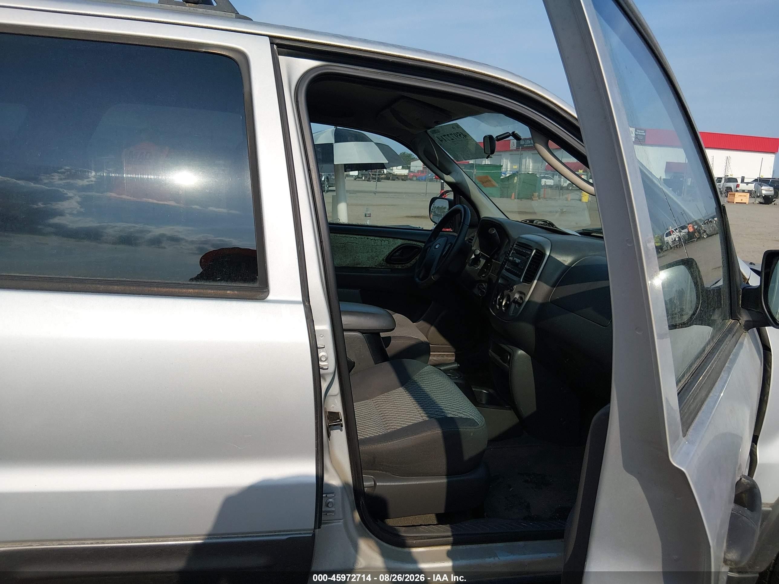 2004 Ford Escape Xlt Silver vin: 1FMYU031X4KB21264