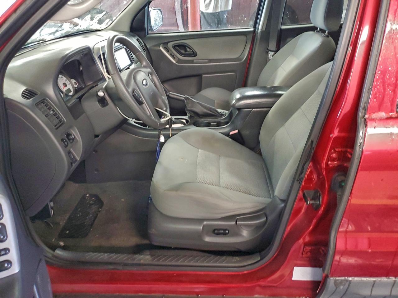 2007 Ford Escape Red vin: 1FMYU03Z37KA30587