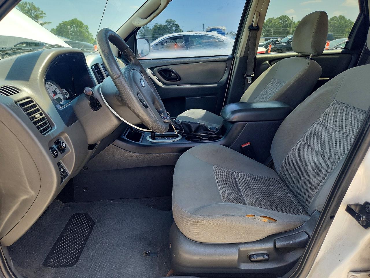 2005 Ford Escape Xlt Белый vin: 1FMYU03ZX5KB87143