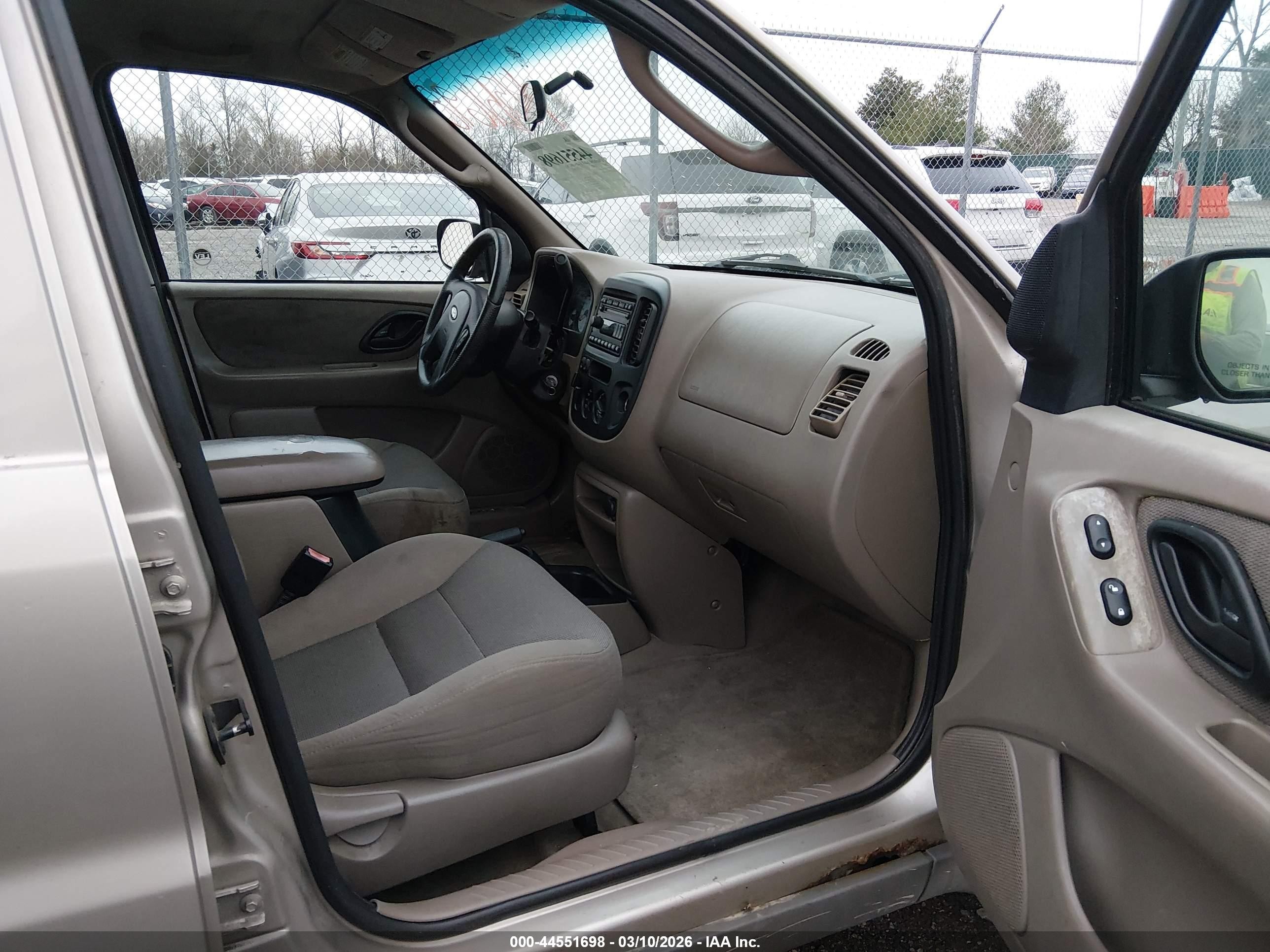 2001 Ford Escape Xlt Gold vin: 1FMYU04121KC19019