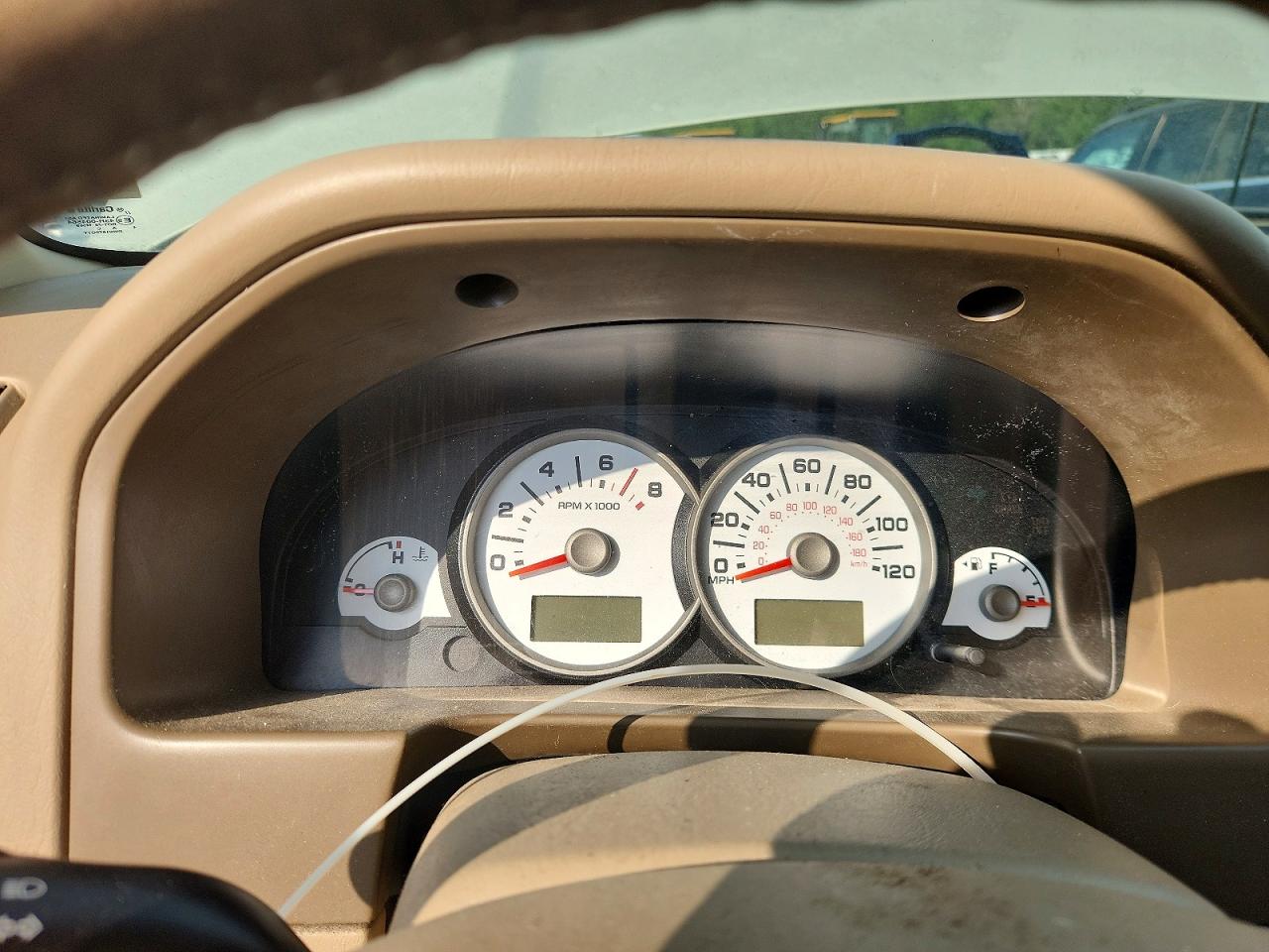 2005 Ford Escape Желто-коричневый vin: 1FMYU04125KB43095