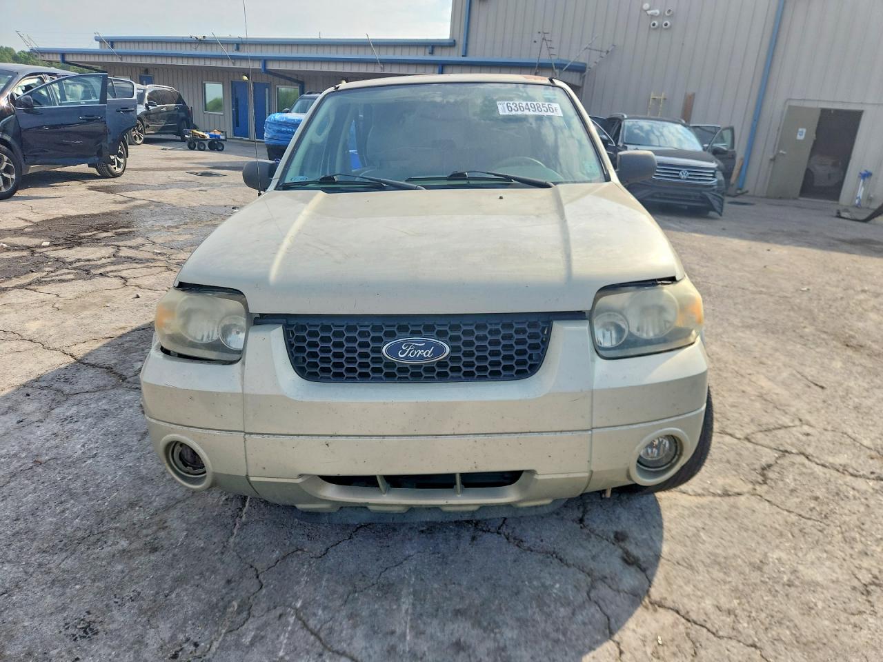 2005 Ford Escape Желто-коричневый vin: 1FMYU04125KB43095