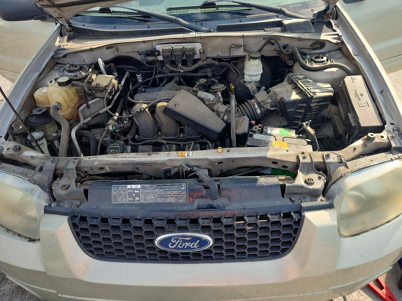 2005 Ford Escape Желто-коричневый vin: 1FMYU04125KB43095