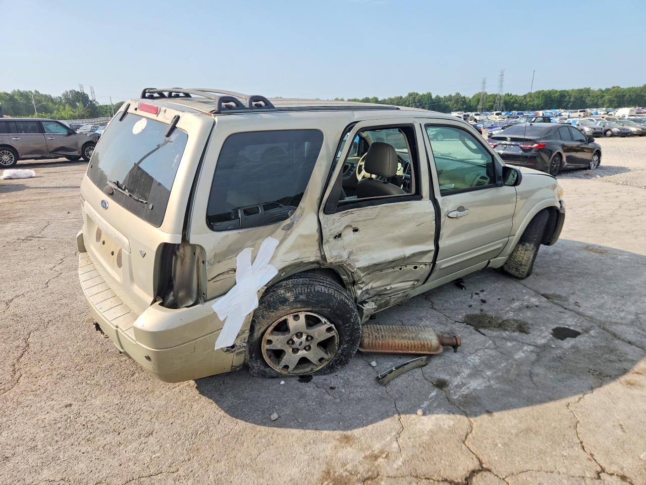 2005 Ford Escape Желто-коричневый vin: 1FMYU04125KB43095