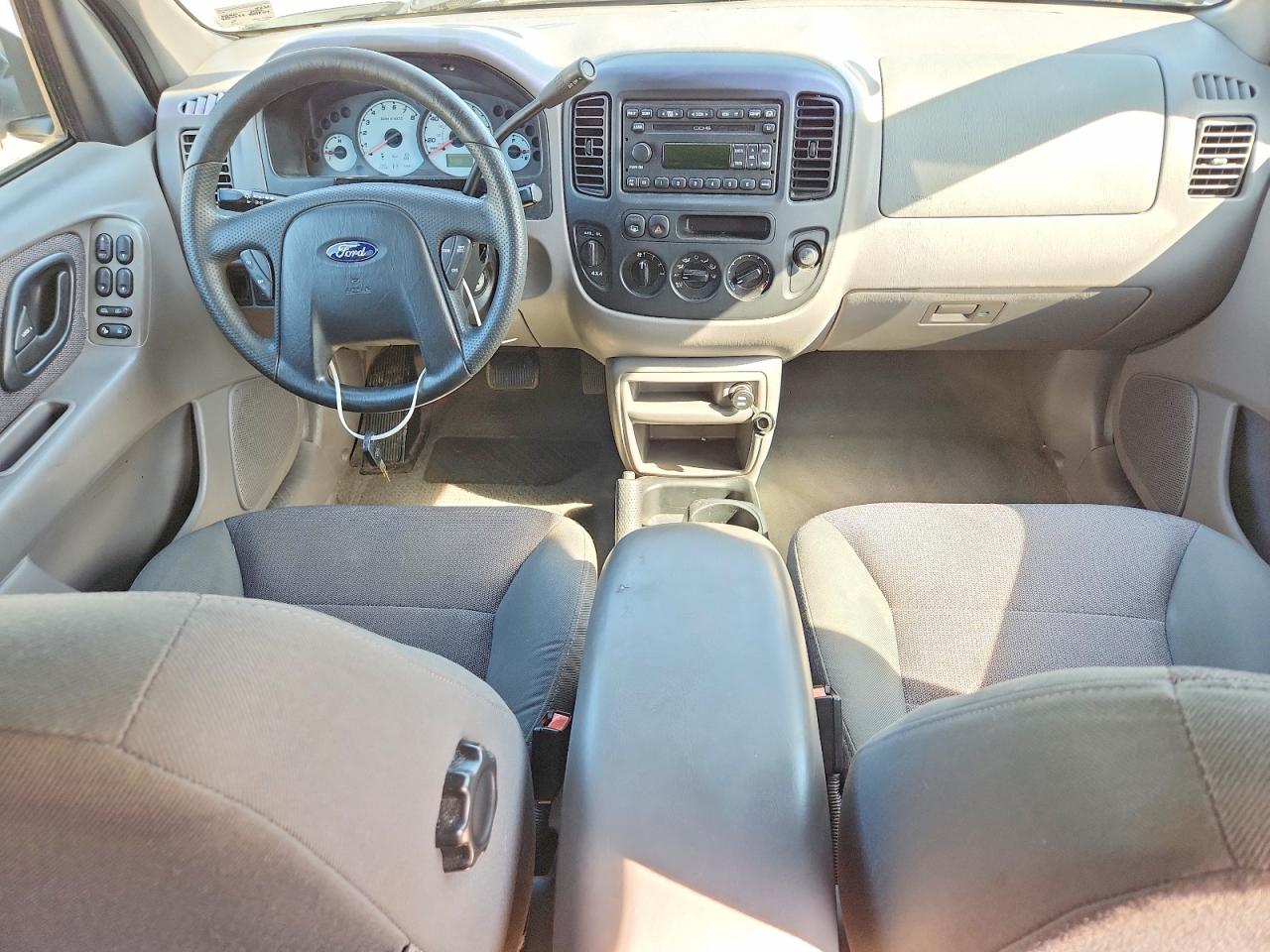 2002 Ford Escape Xlt White vin: 1FMYU04152KA25232