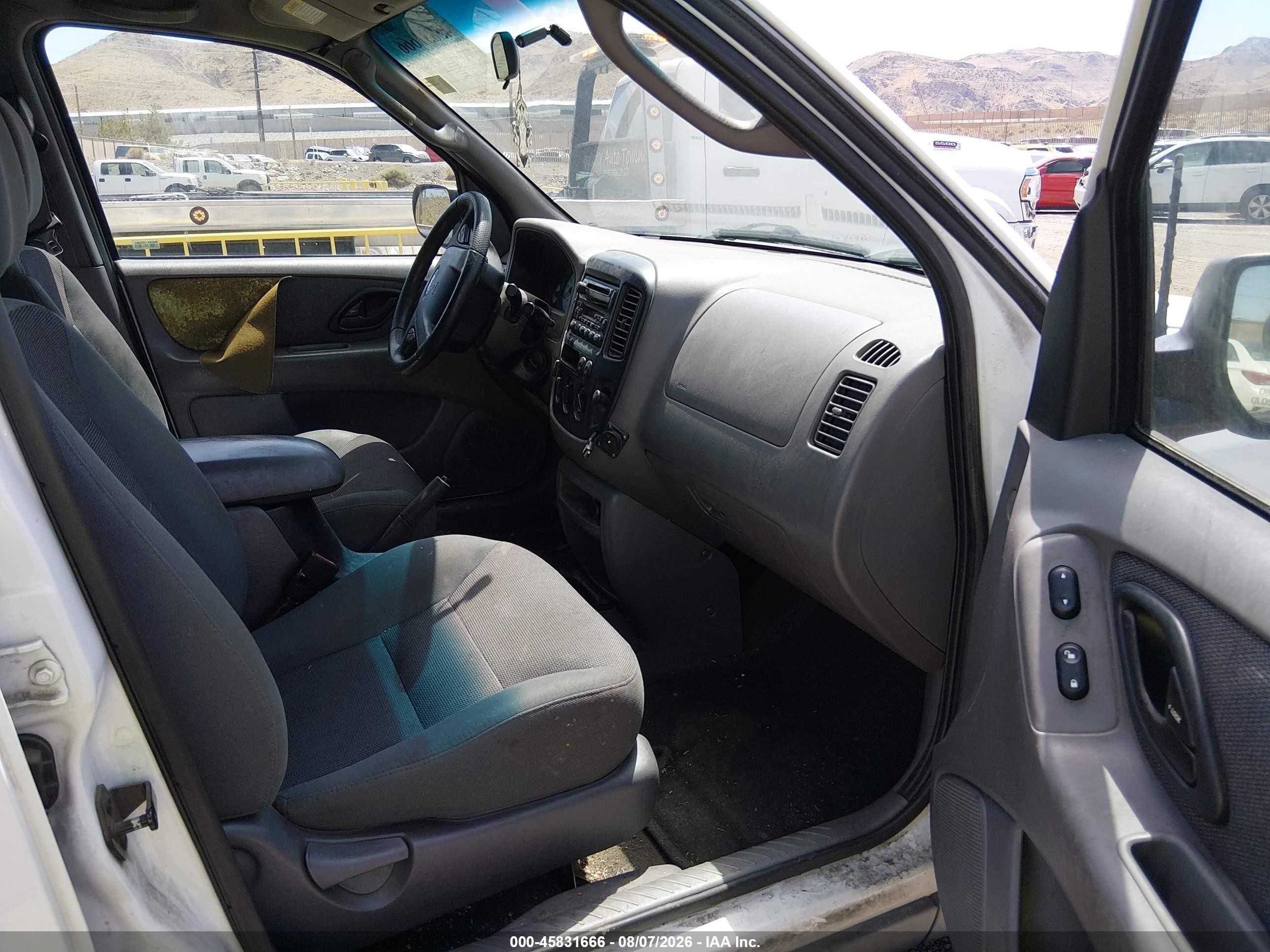 2002 Ford Escape Xlt White vin: 1FMYU04152KD98643