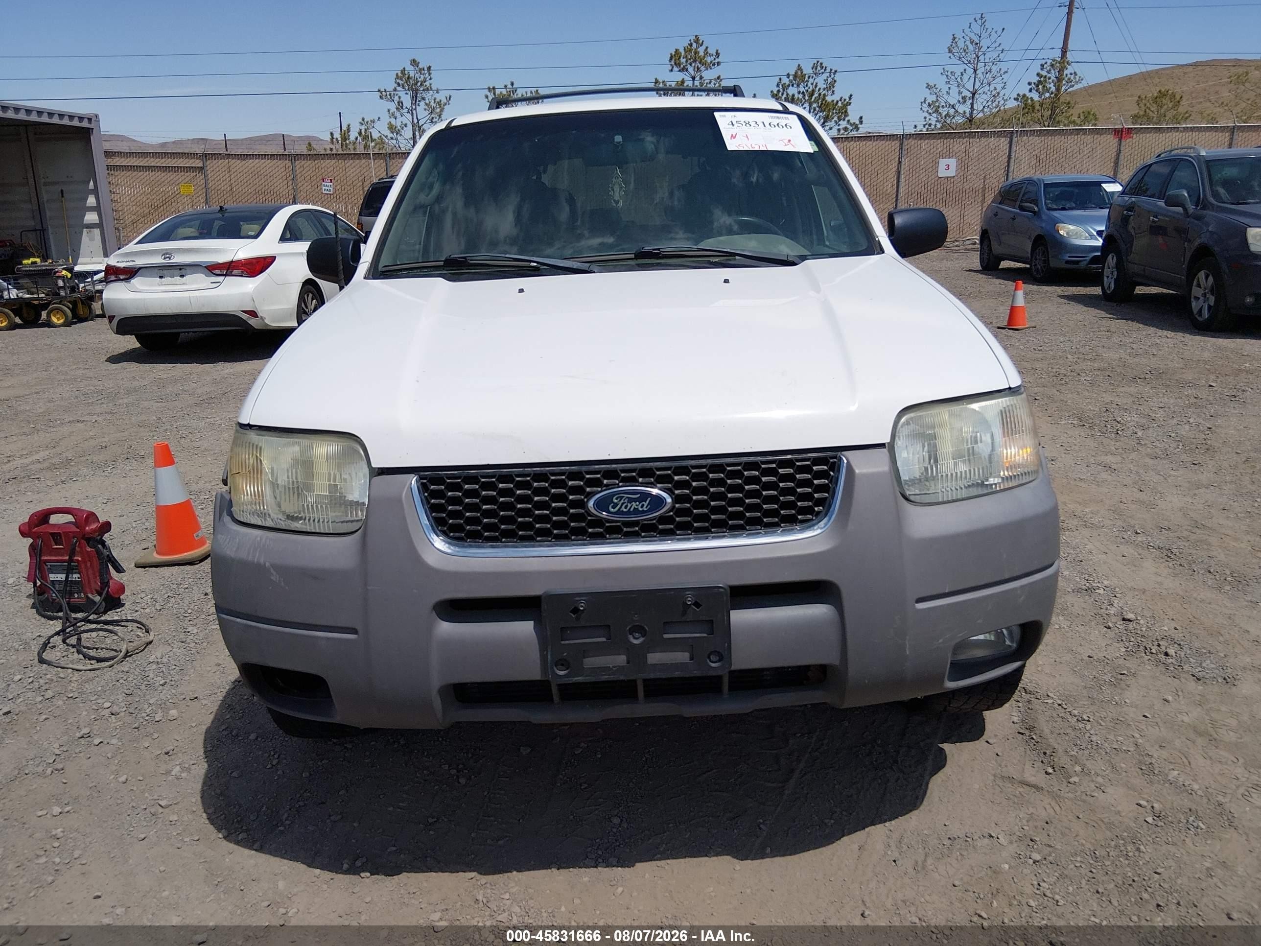 2002 Ford Escape Xlt White vin: 1FMYU04152KD98643