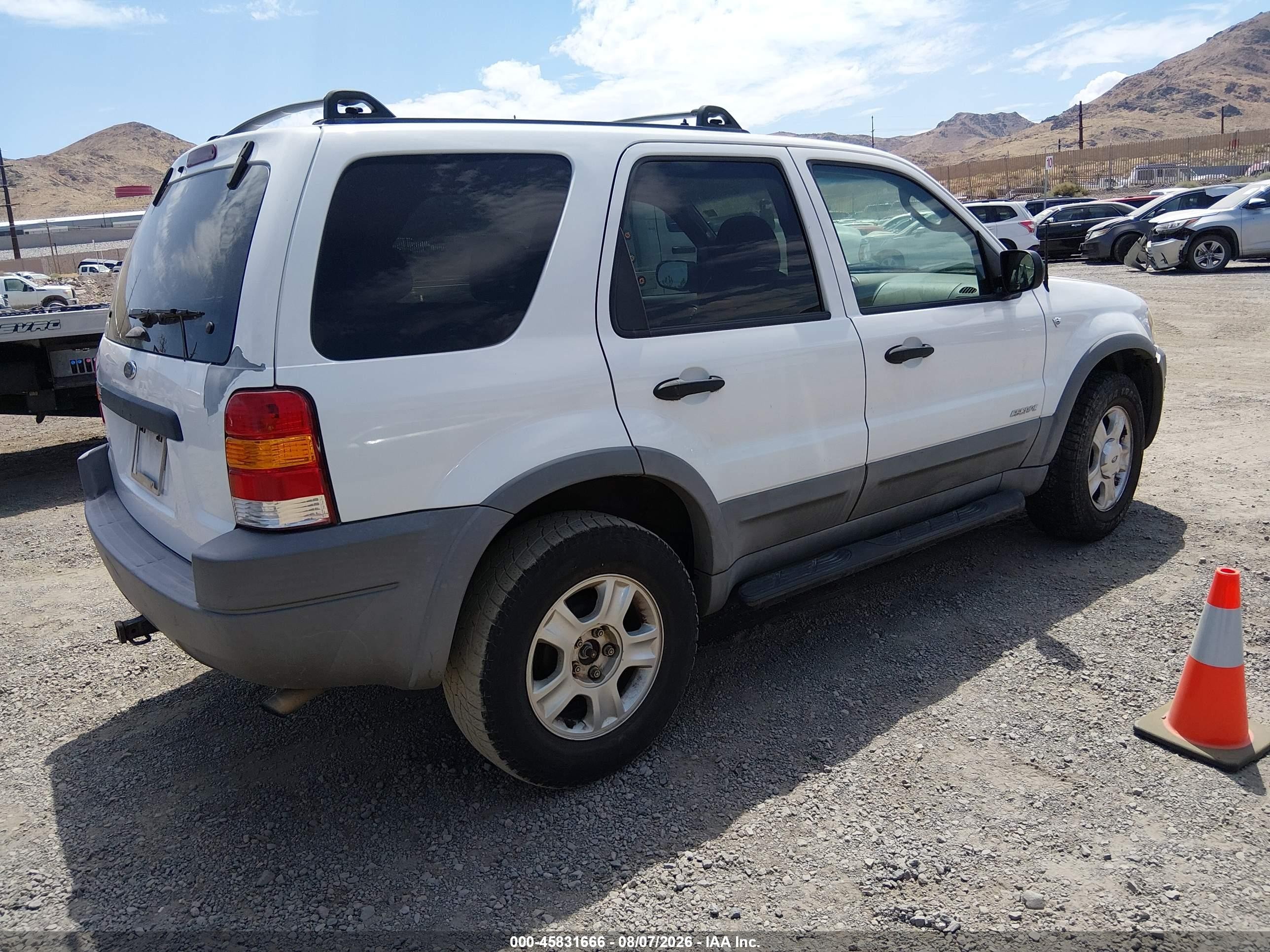 2002 Ford Escape Xlt White vin: 1FMYU04152KD98643