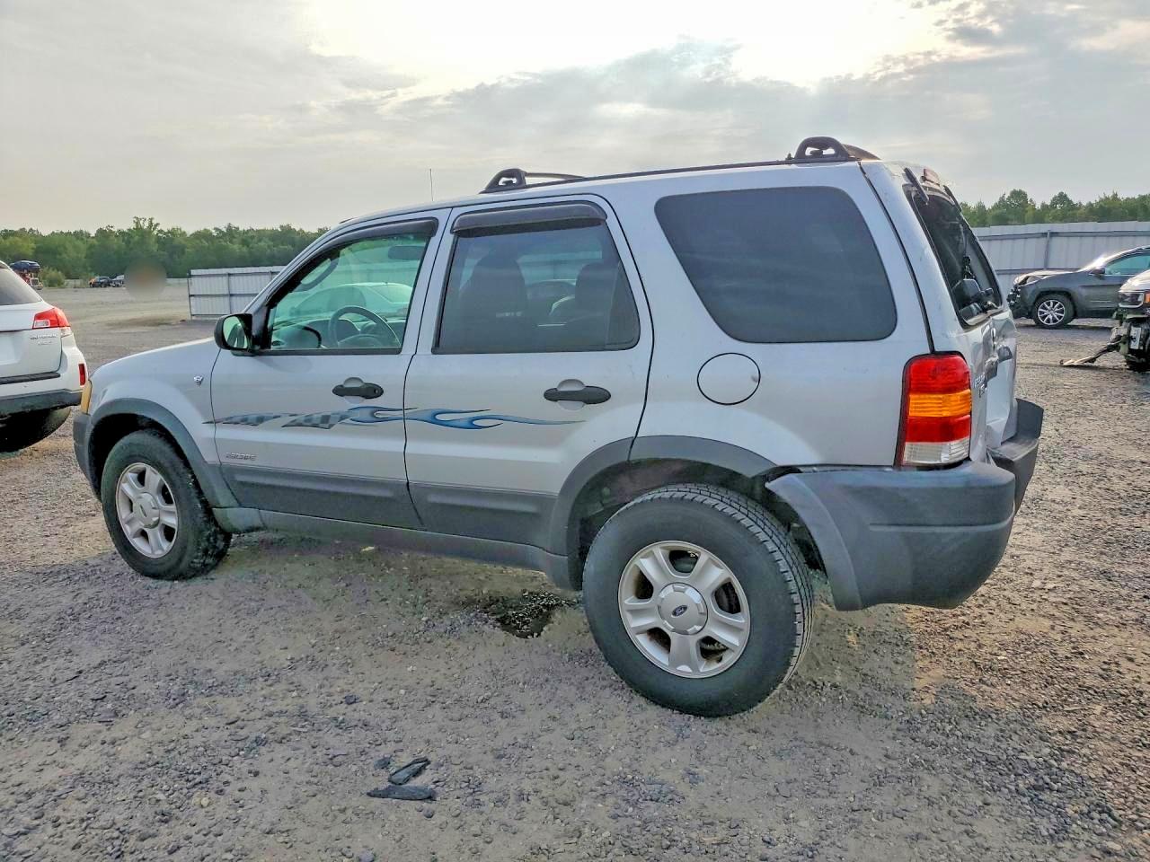 2002 Ford Escape Xlt Серебряный vin: 1FMYU04172KD10451