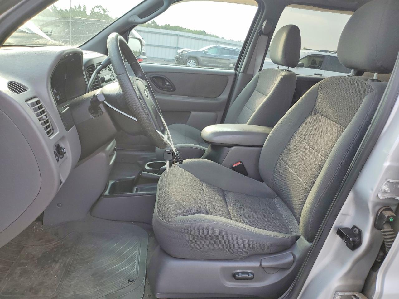 2002 Ford Escape Xlt Серебряный vin: 1FMYU04172KD10451