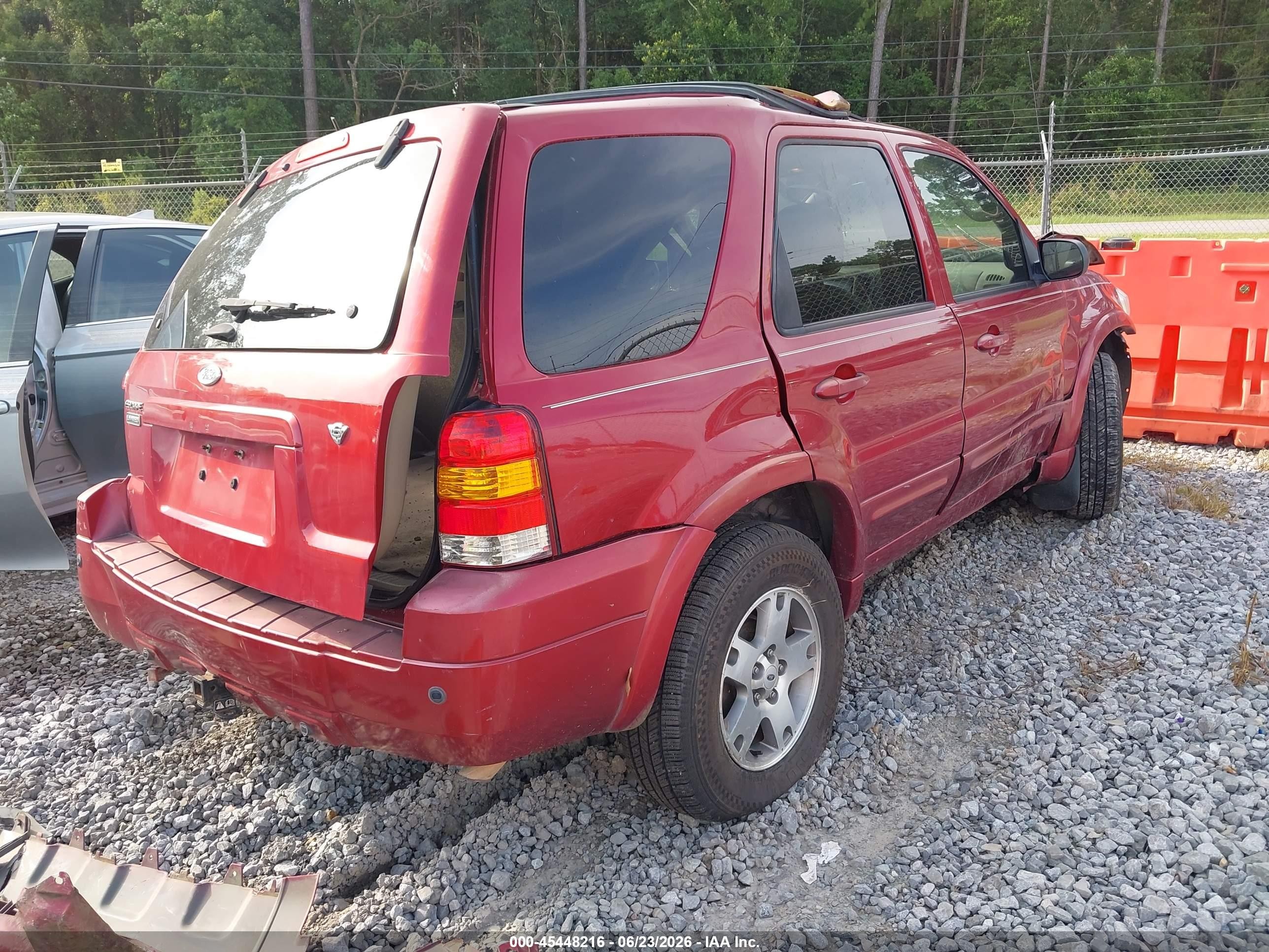2005 Ford Escape Limited Red vin: 1FMYU04175KD53613