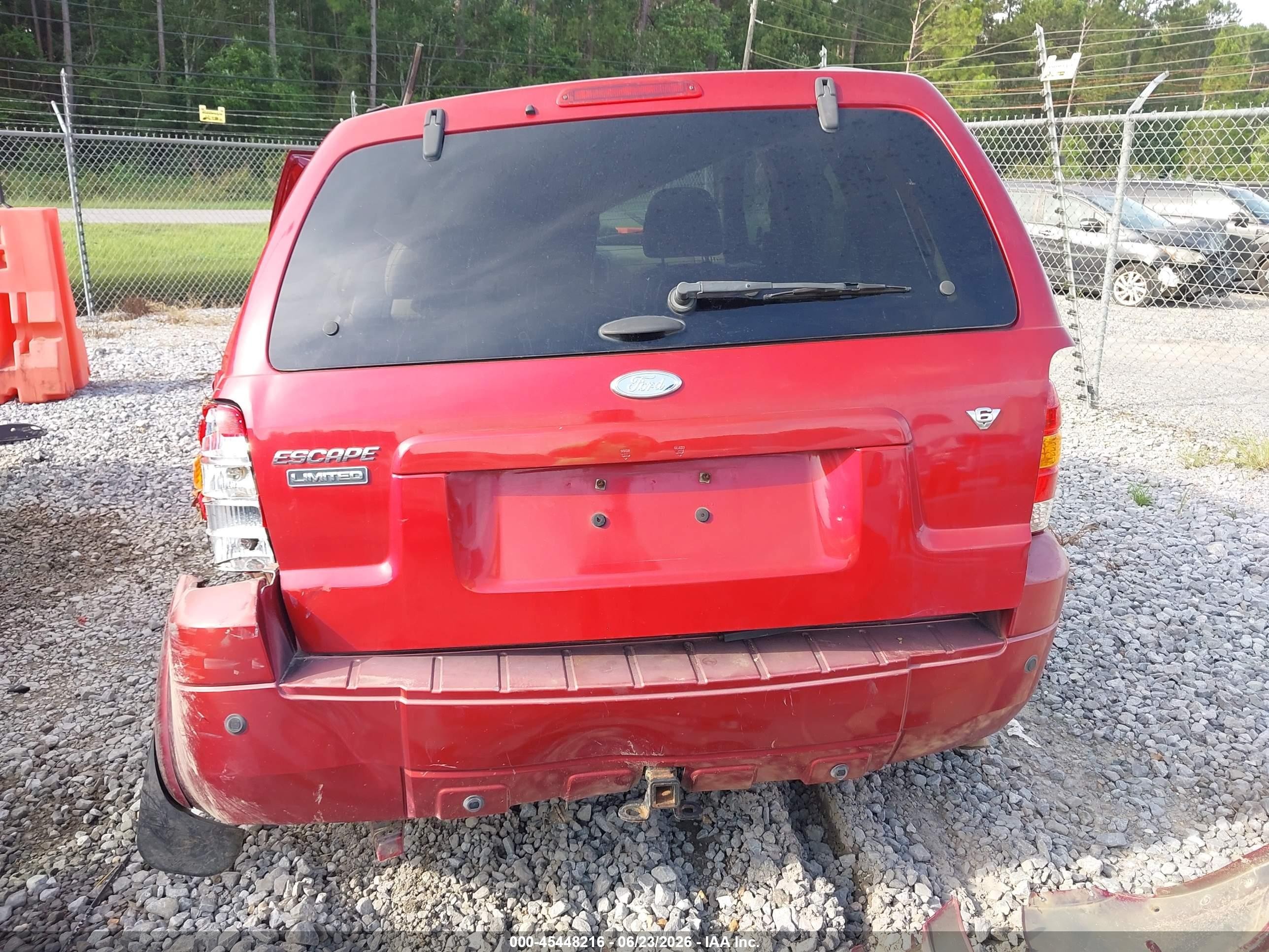 2005 Ford Escape Limited Red vin: 1FMYU04175KD53613