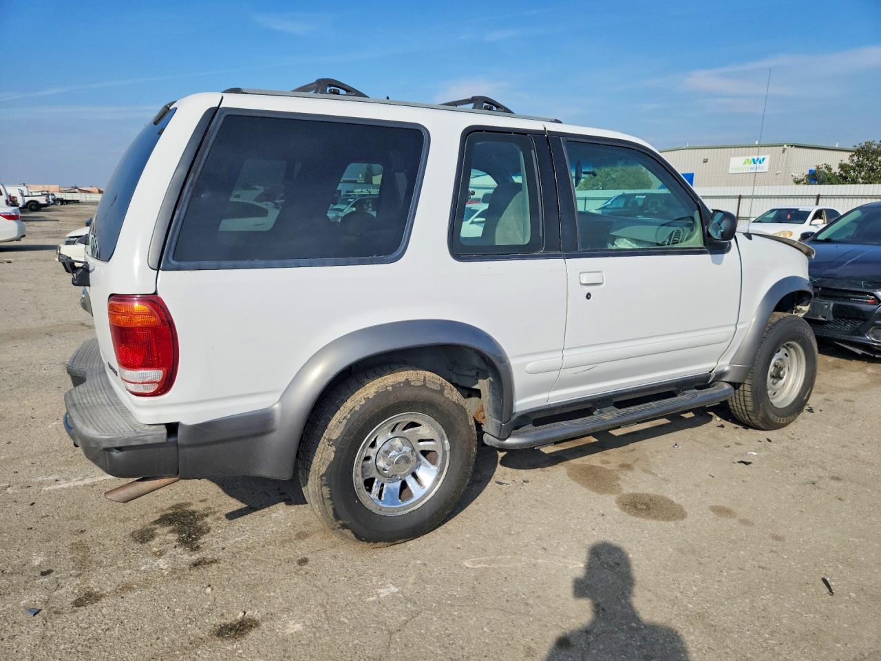 1999 Ford Explorer White vin: 1FMYU22E6XUB40919
