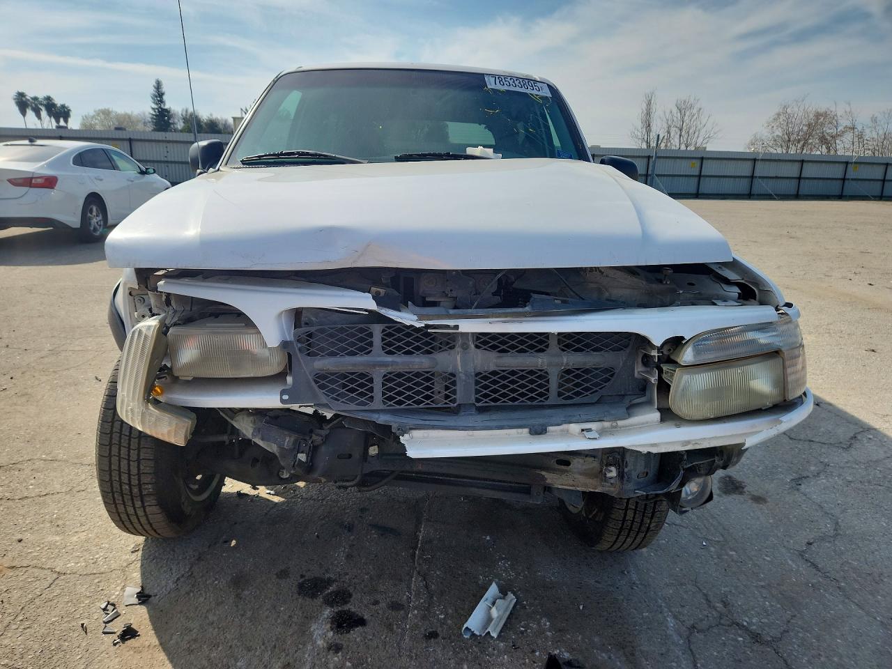 1999 Ford Explorer White vin: 1FMYU22E6XUB40919