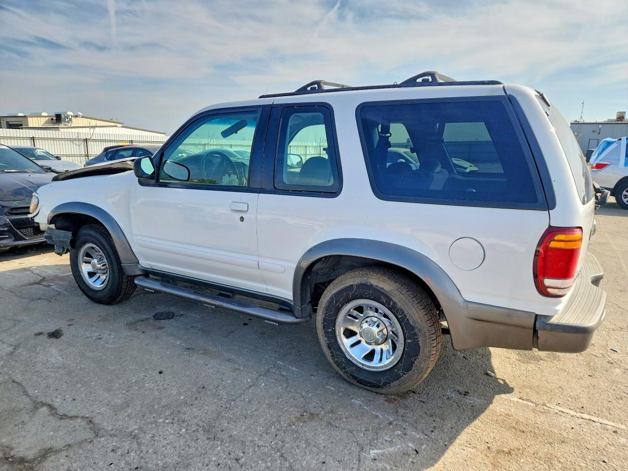 1999 Ford Explorer White vin: 1FMYU22E6XUB40919