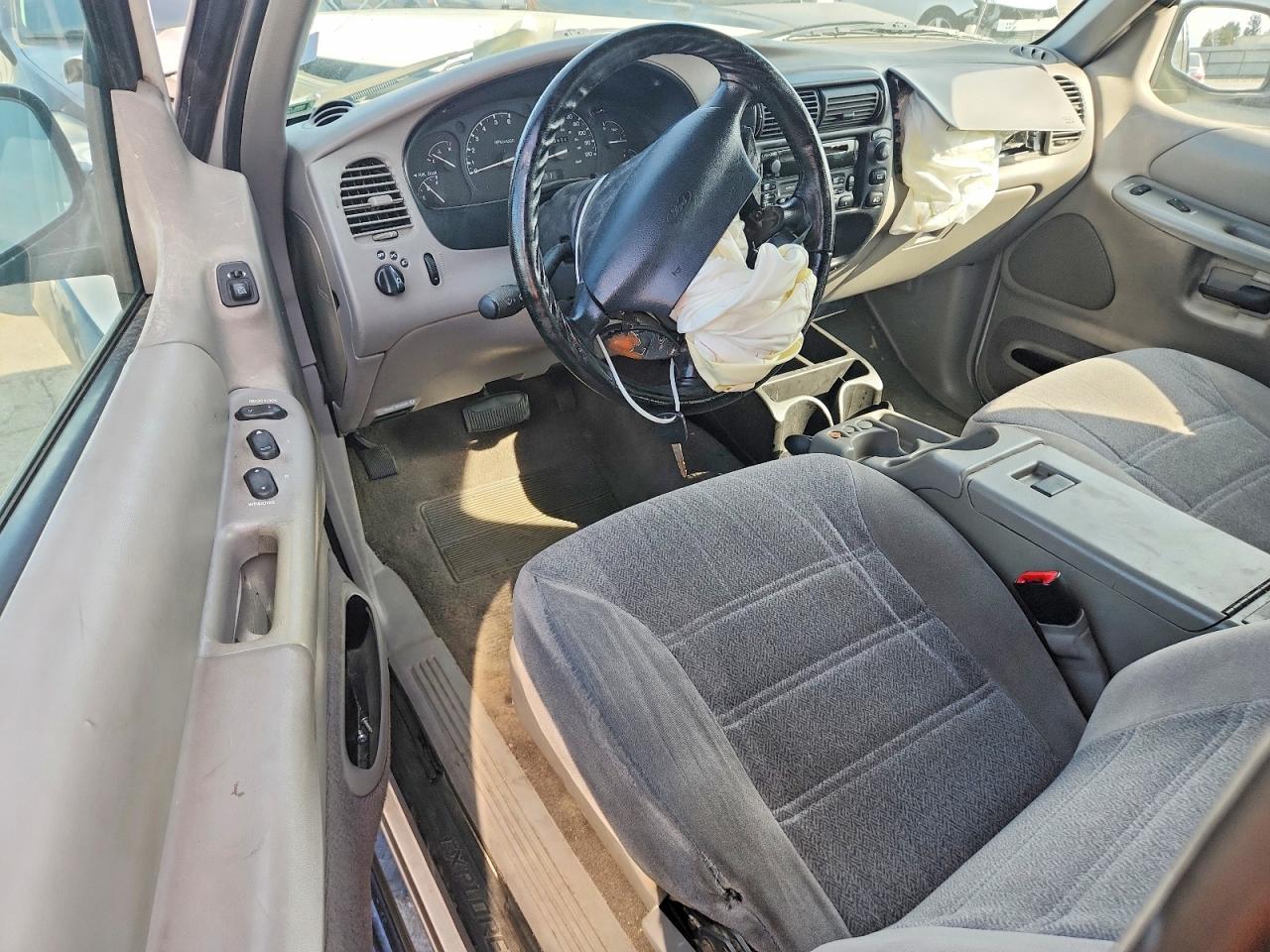 1999 Ford Explorer White vin: 1FMYU22E6XUB40919
