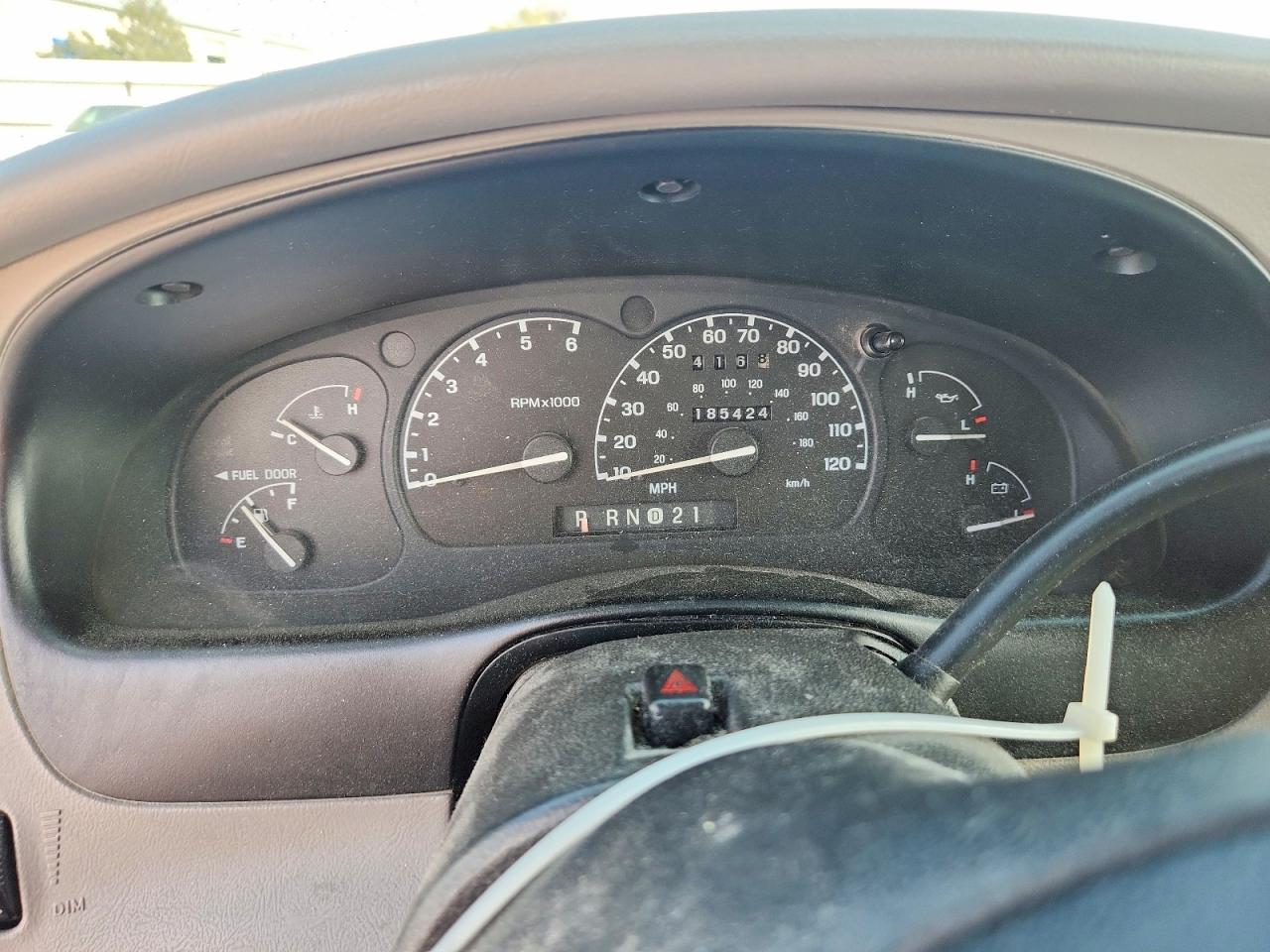 1999 Ford Explorer White vin: 1FMYU22E6XUB40919