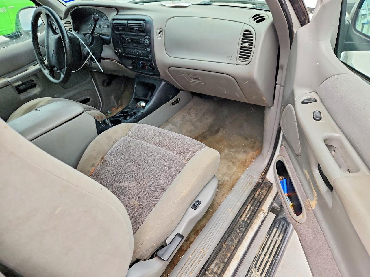 1998 Ford Explorer White vin: 1FMYU22E9WUC47199