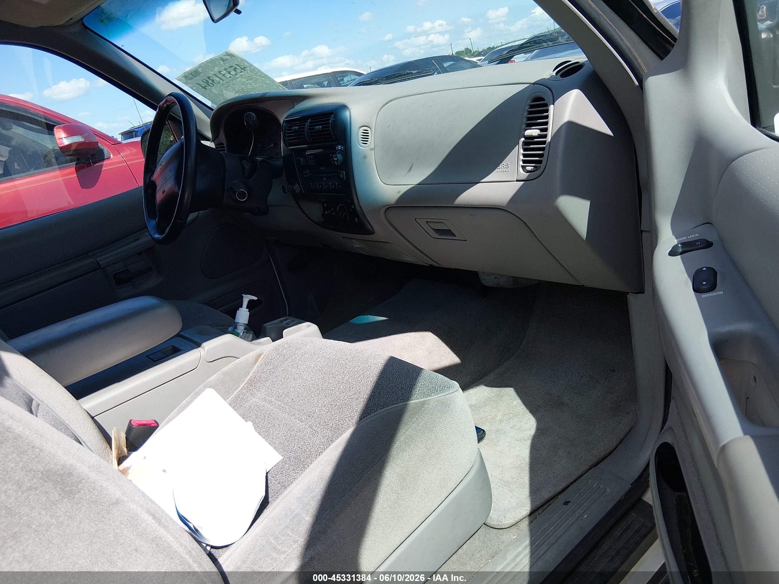 1998 Ford Explorer Sport Белый vin: 1FMYU22X4WUC33017