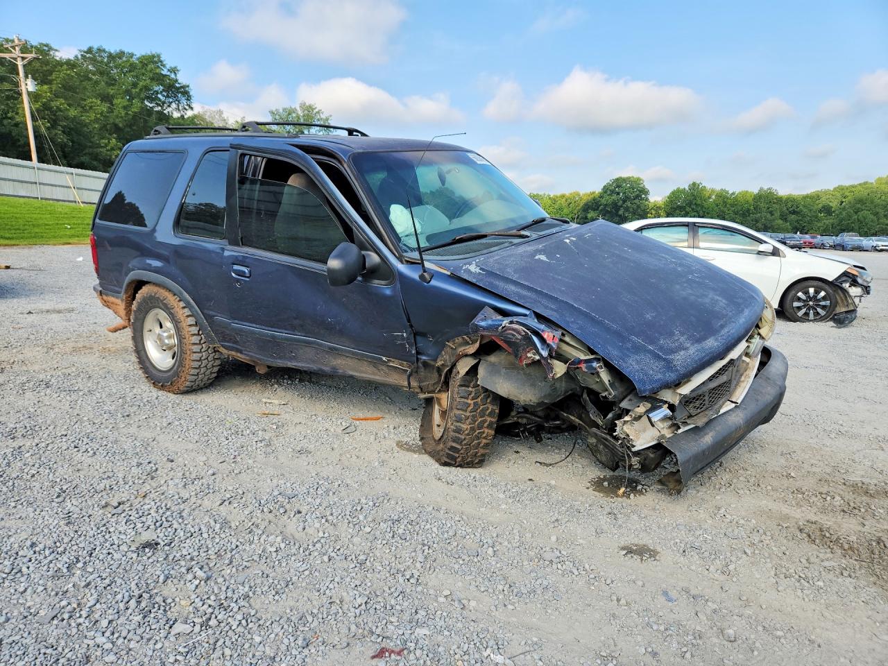 1999 Ford Explorer Blue vin: 1FMYU22X4XUB45313