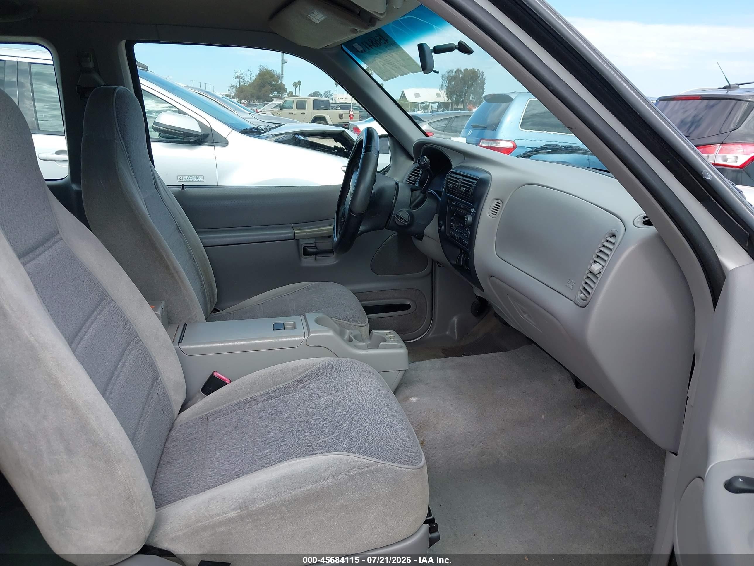 1998 Ford Explorer Sport White vin: 1FMYU22X5WUB67092
