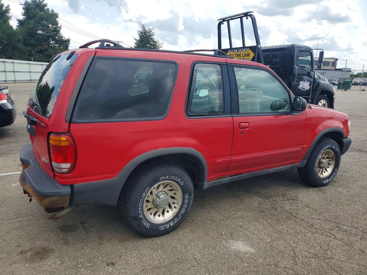 1999 Ford Explorer Red vin: 1FMYU22X5XUC68229