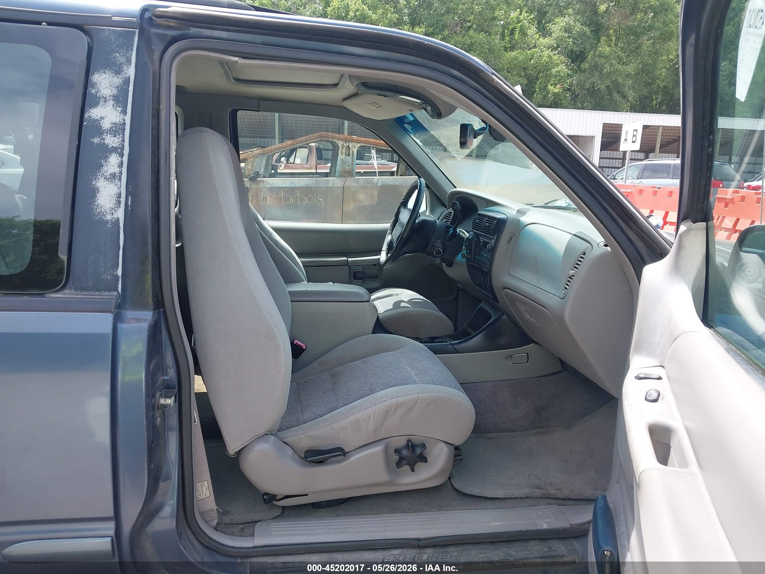 1999 Ford Explorer Sport Blue vin: 1FMYU24E9XUC29316