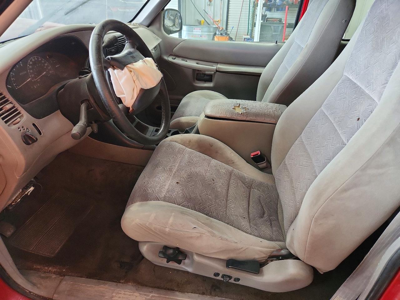 1999 Ford Explorer Красный vin: 1FMYU24EXXUC70523