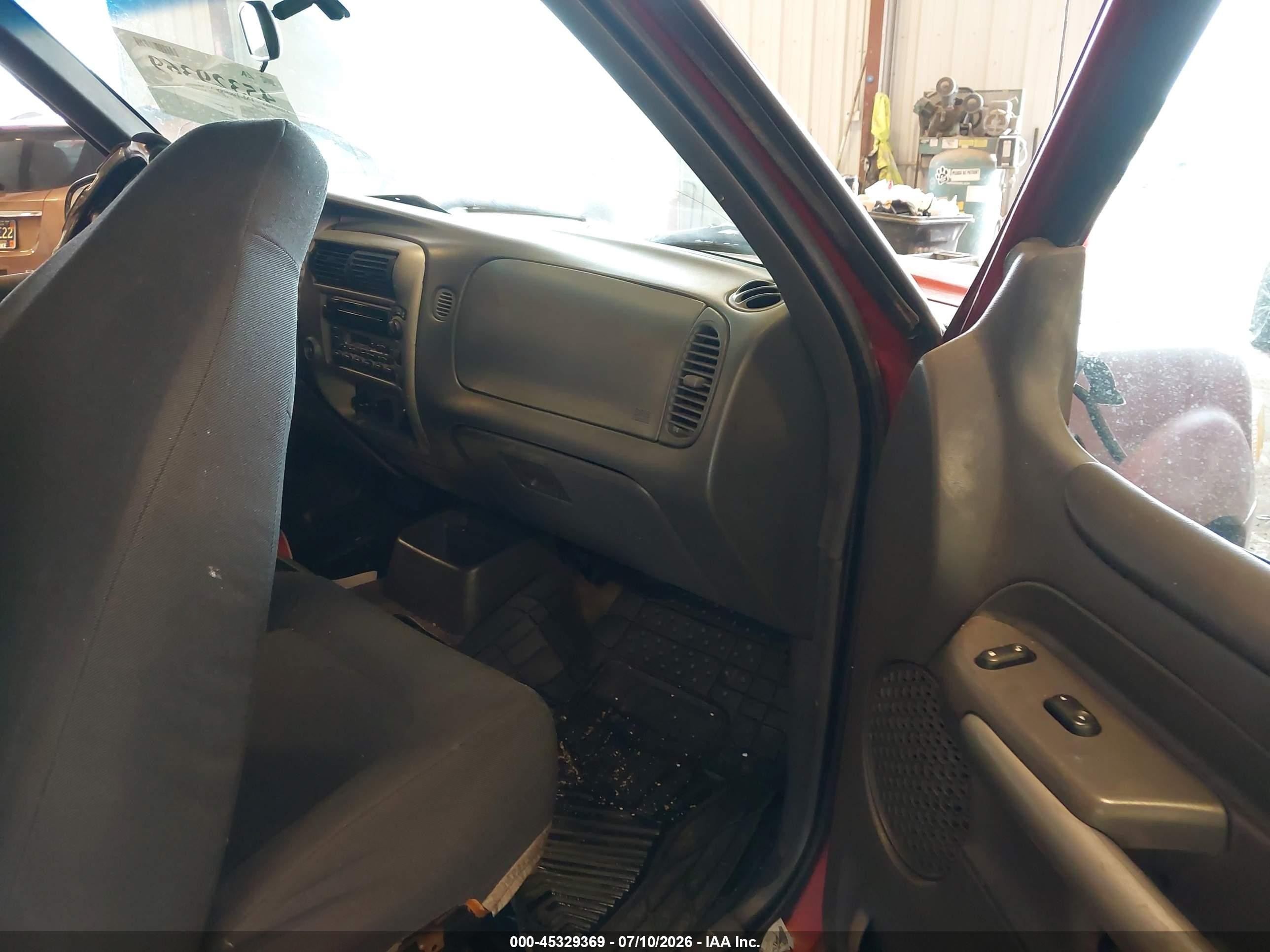 2002 Ford Explorer Sport   Red vin: 1FMYU60E22UD13502