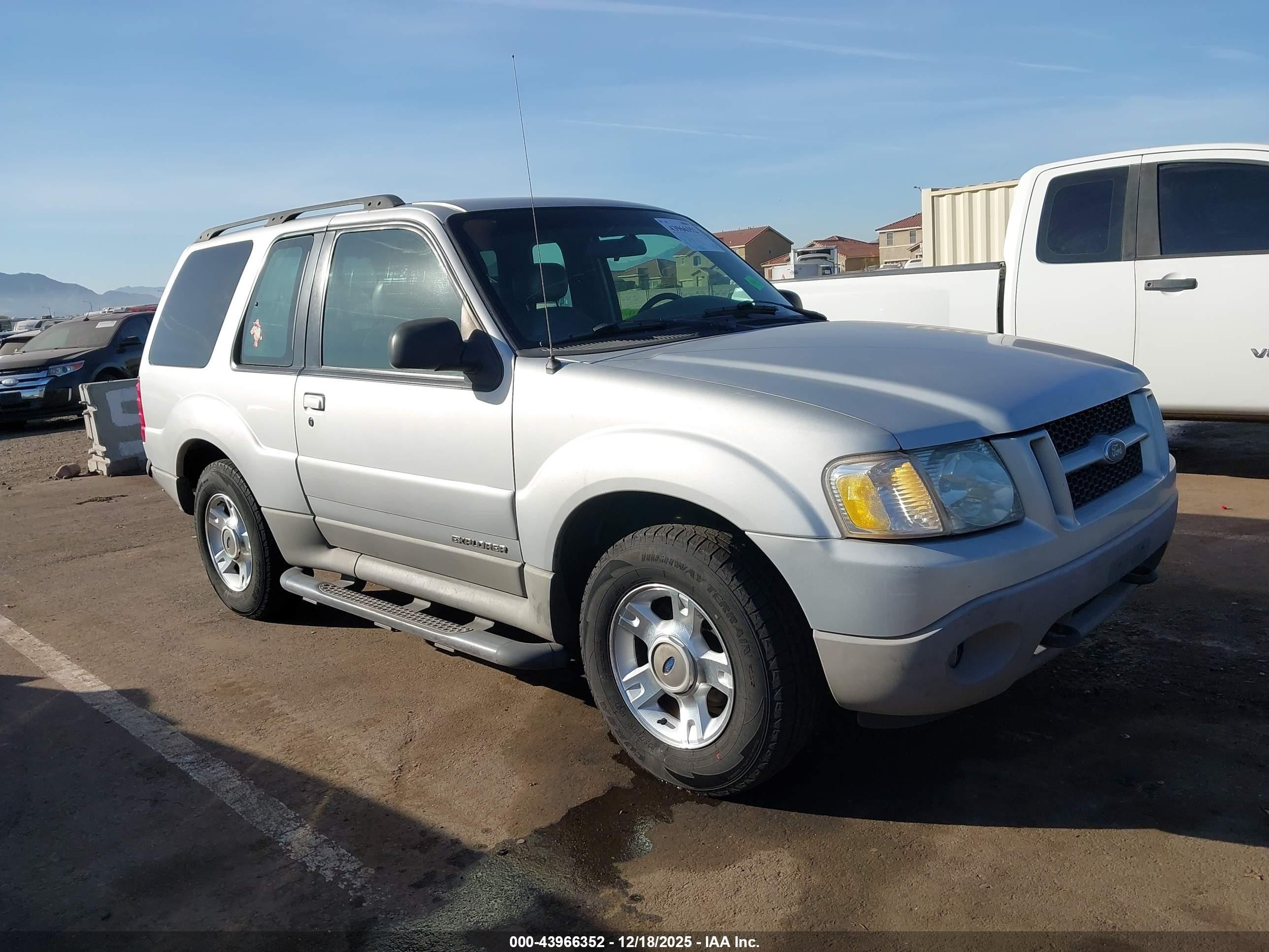 2001 Ford Explorer Sport   Silver vin: 1FMYU60E51UC82017