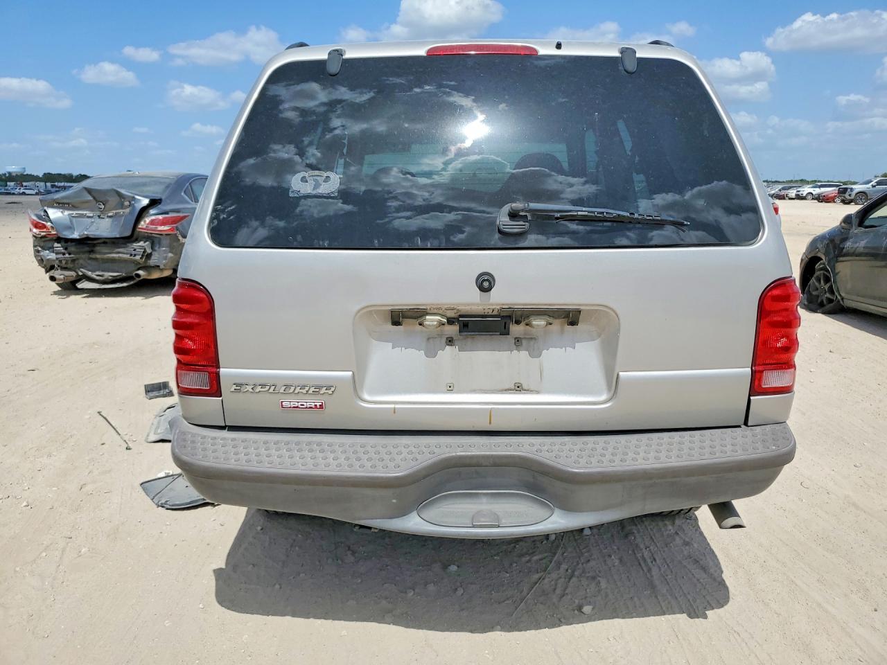 2002 Ford Explorer Sport Silver vin: 1FMYU60E72UD38380