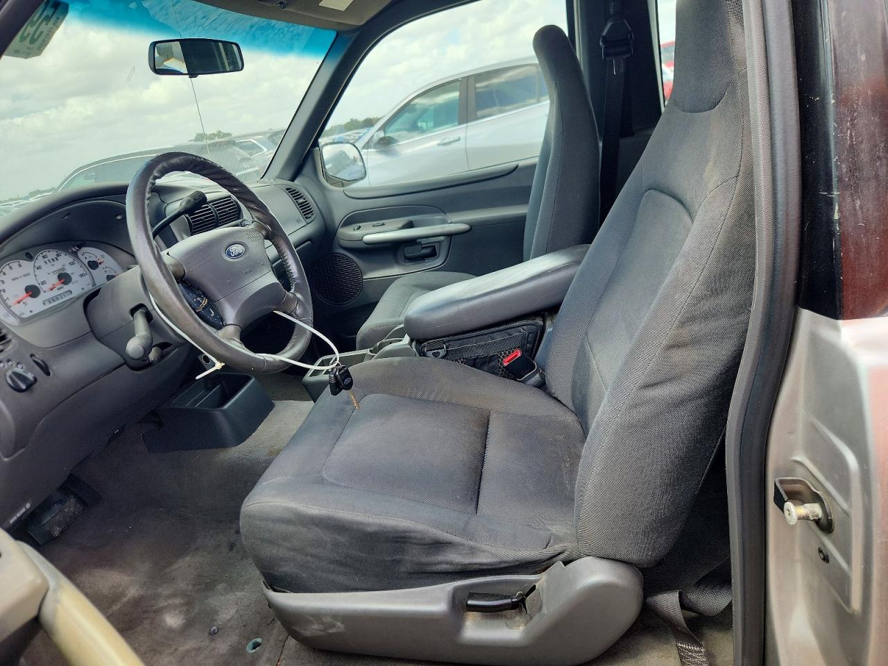 2002 Ford Explorer Sport Silver vin: 1FMYU60E72UD38380