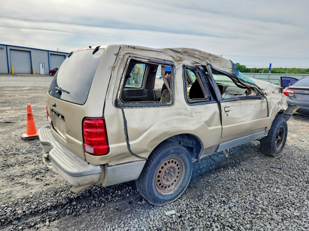 2002 Ford Explorer Sport Tan vin: 1FMYU60EX2UC80863