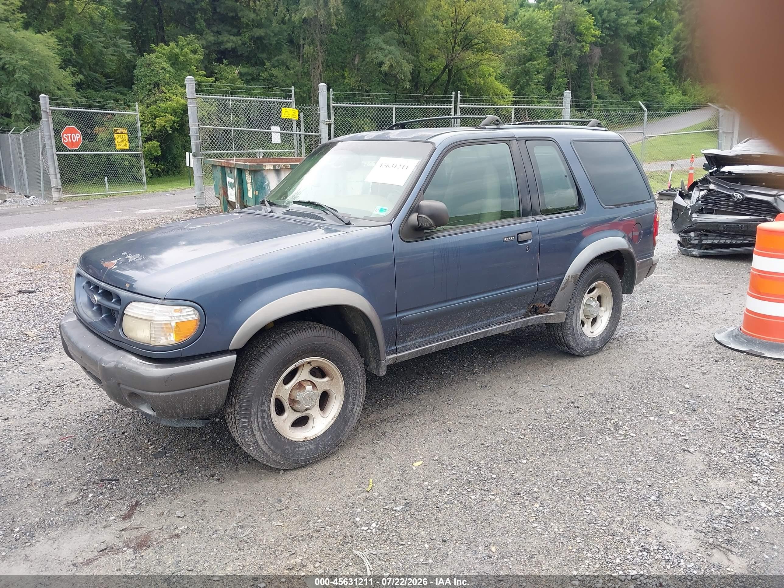 2000 Ford Explorer Sport Blue vin: 1FMYU70E2YUB04212