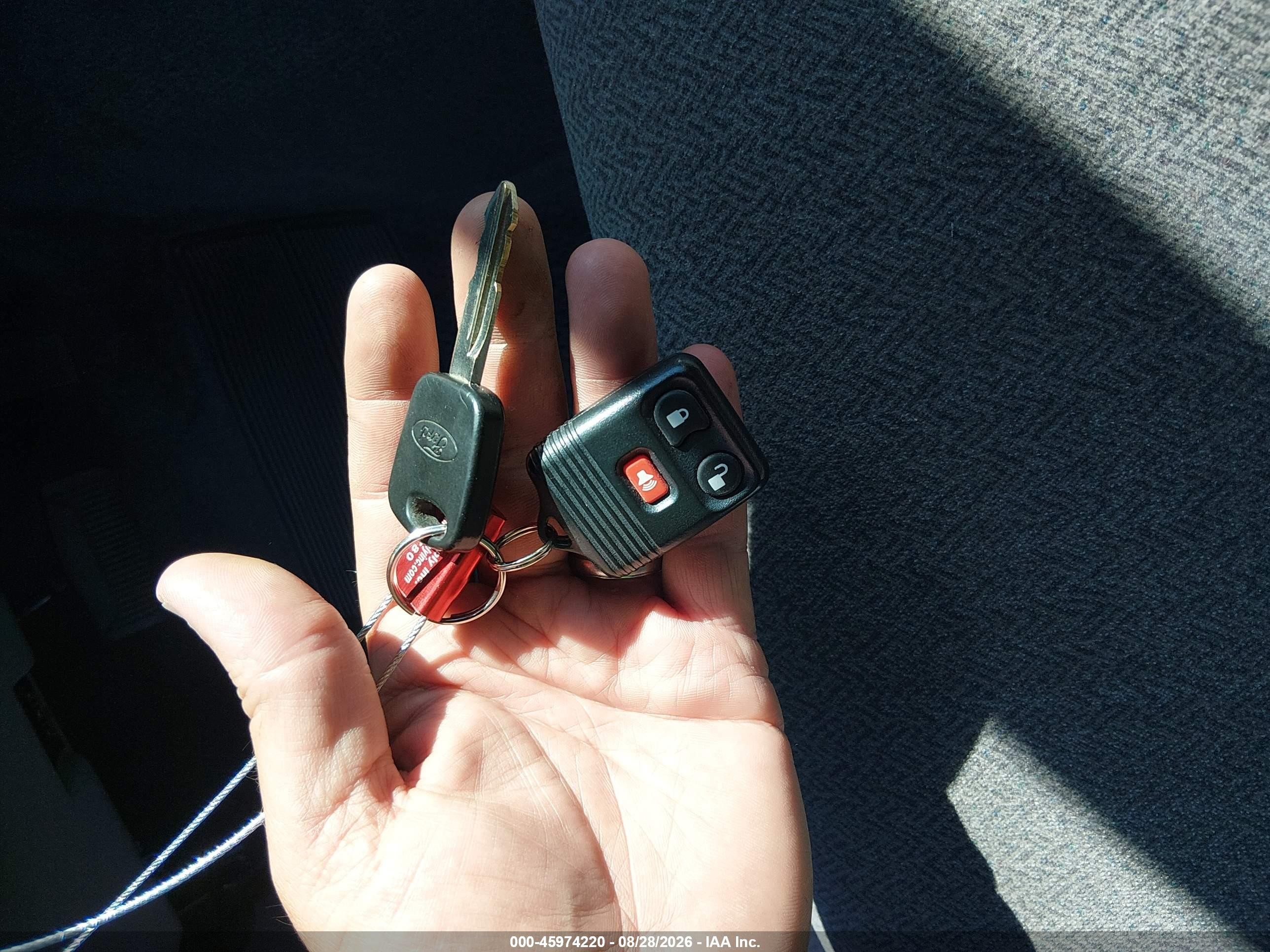 2000 Ford Explorer Sport Red vin: 1FMYU70X8YUA99504