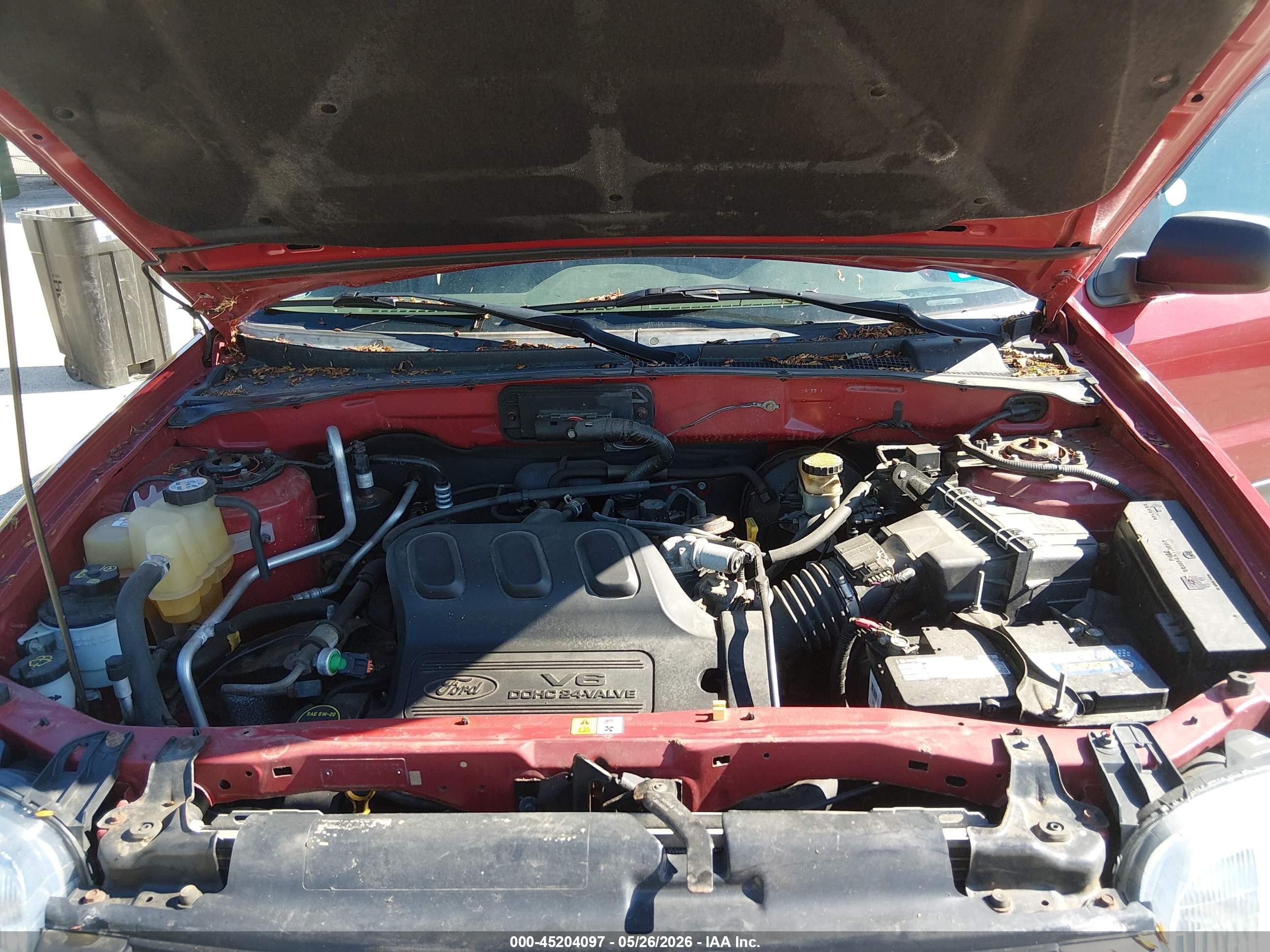 2004 Ford Escape Xls Red vin: 1FMYU92144KB35294