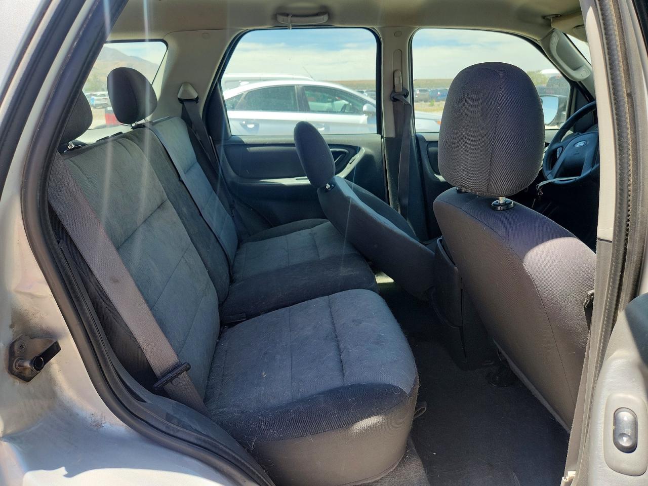 2005 Ford Escape Xls Silver vin: 1FMYU92Z05KC44536