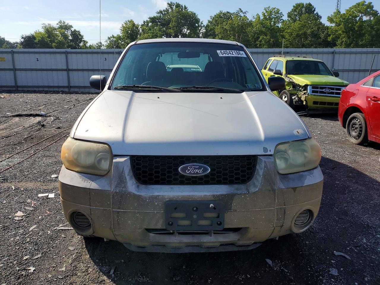 2005 Ford Escape Xls Silver vin: 1FMYU92Z35KA01724
