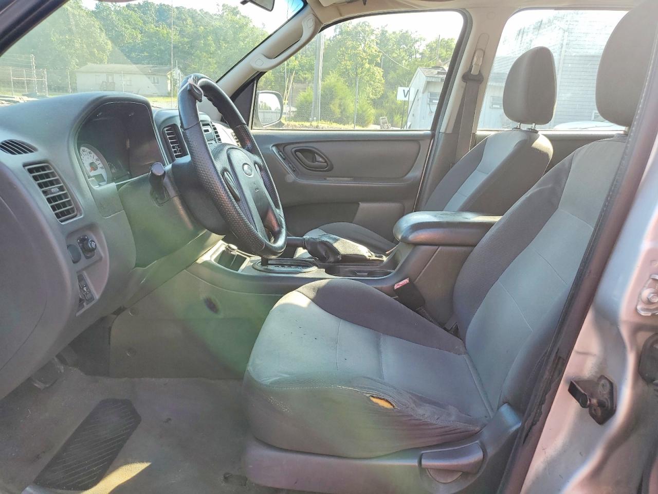 2005 Ford Escape Xls Silver vin: 1FMYU92Z35KA01724